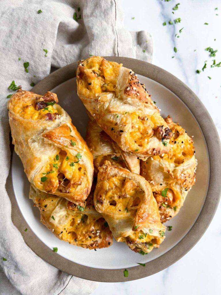 Simple Scrambled Eggs and Puff Pastry Bundles Recipe - Gitta's Kitchen